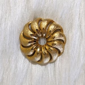 Vintage Trifari Seashell Gold Toned Pin Brooch